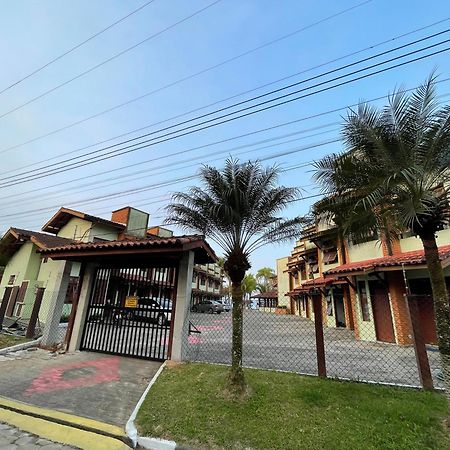 Pe Na Areia Na Praia Das Toninhas - Villagio 24 Porto Feliz Ubatuba Exteriör bild